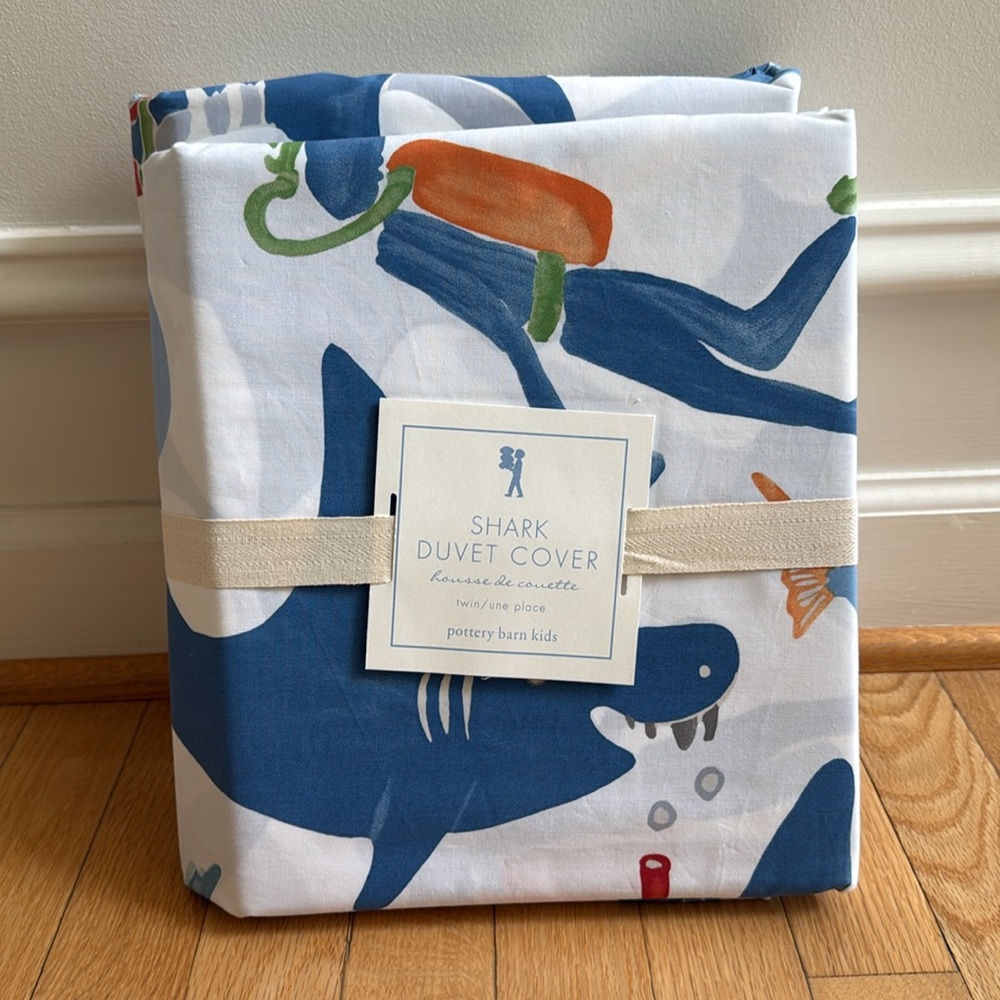 NWT Pottery Barn Kids Shark Duvet Cover in Blue and White